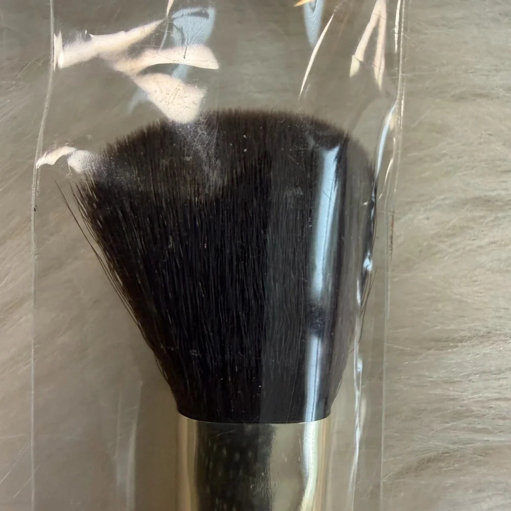 🩷5/$10🩷 Makeup Powder Brush with Black Handle